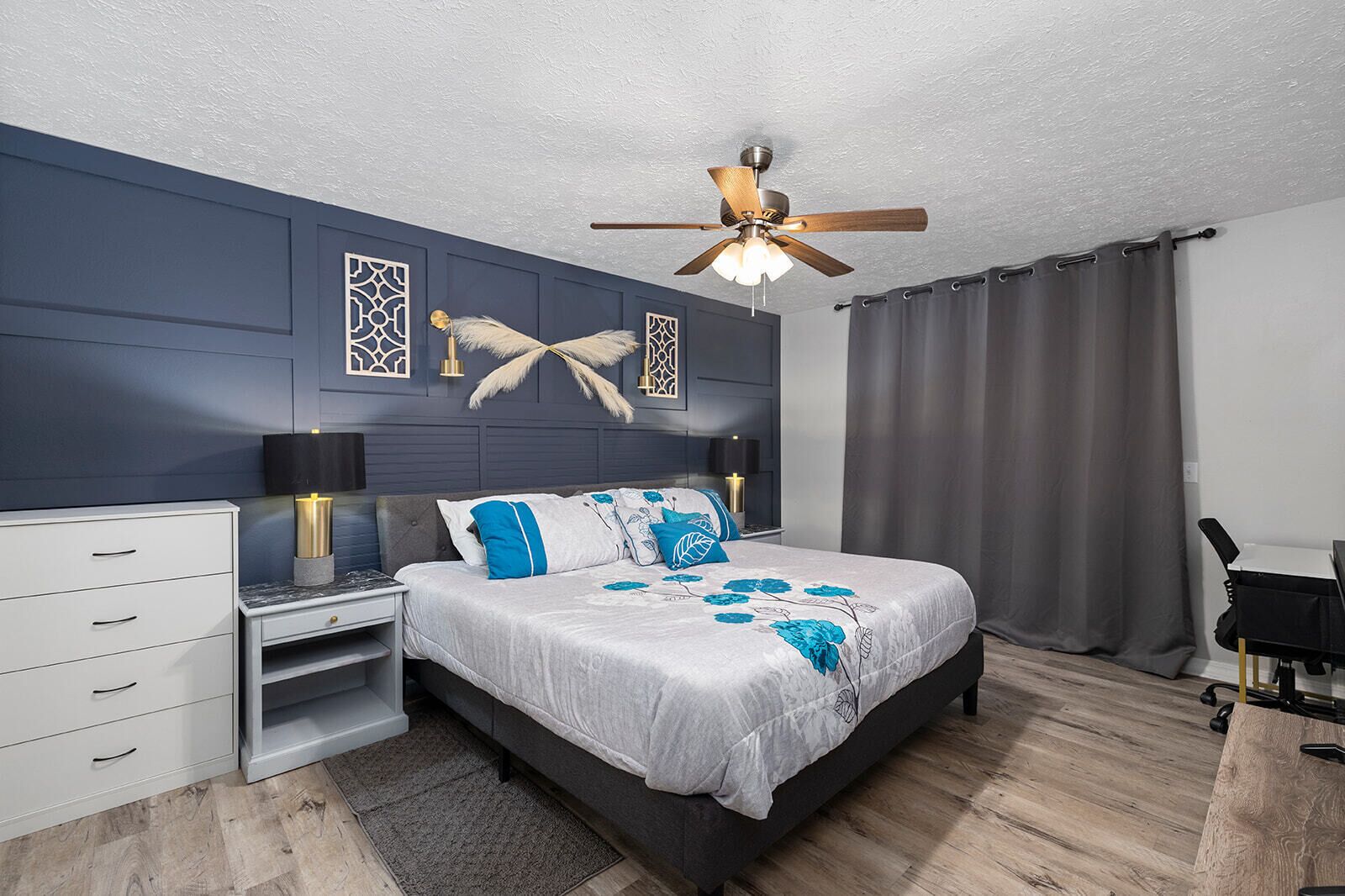 2 makuuhuonetta, työpöytä, silitysrauta/-lauta, ilmainen Wi-Fi