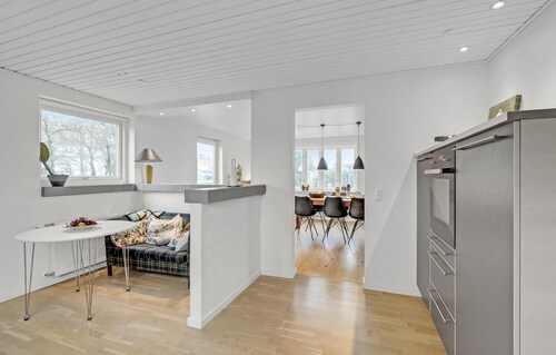 2 bedroom beautiful home in Væggerløse