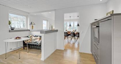 2 bedroom beautiful home in Væggerløse