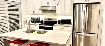 3 BR. 3BA. IMMACULATE TOWNHOME IN DRAPER