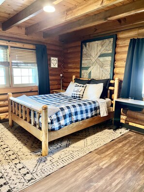 4 bedrooms, desk, iron/ironing board, travel cot