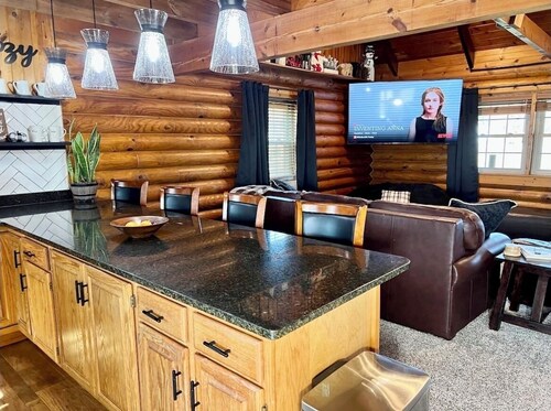 Cozy Perrysburg Cabins - Modern 2 Bedroom with Large Loft & Sleep#Bed!
