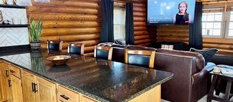 Cozy Perrysburg Cabins - Modern 2 Bedroom with Large Loft & Sleep#Bed!