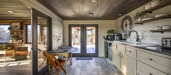 Cabin, romantic, peaceful, beautiful view