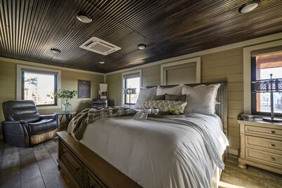 Cabin, romantic, peaceful, beautiful view