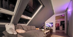 1 slaapkamer, een bureau, geluiddichte muren