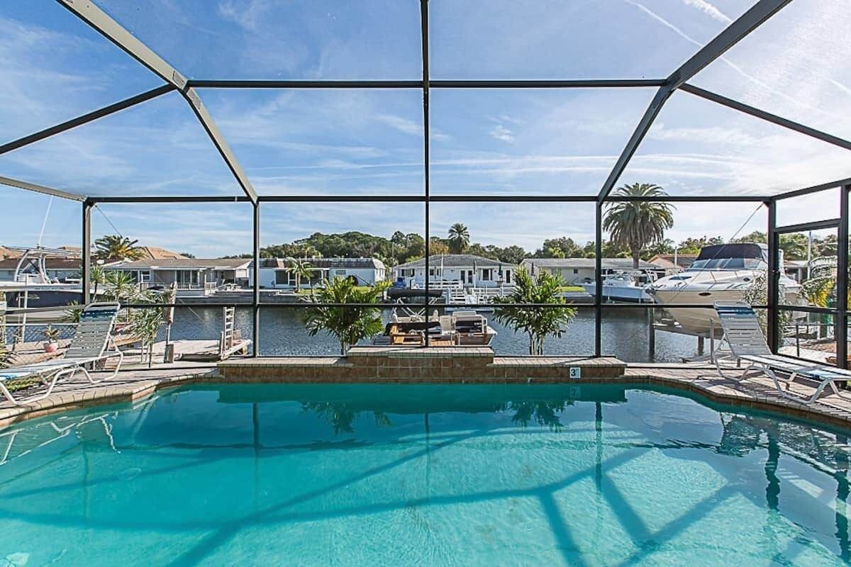 Water Front  n Gulf Harbor with Pontoon Boat, access to Gulf & Heated Pool