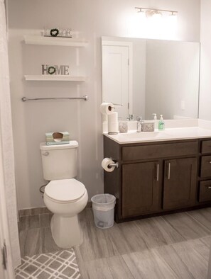 Bathroom - Luxury Capitol View Apartment located in Washington D.C. (Washington)