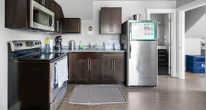 Modern 1 bedroom suite near trails, lakes and beaches.