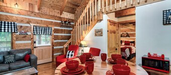 Cabin-king master, 2 bath, private loft w/ queen & twin,  HOT TUB, flat driveway