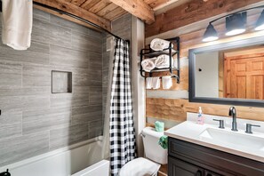 Ensemble douche/baignoire, sèche-cheveux, serviettes fournies, savon