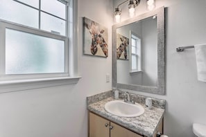 Articles de toilette gratuits, sèche-cheveux, serviettes fournies