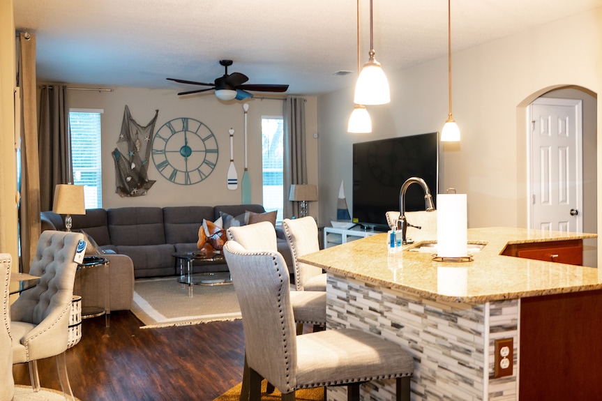 Gorgeous Heated Pool Home Built In 2020 With Jacuzzi- 5.3 Mi From Intl Airport - Jacksonville, FL