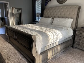 4 bedrooms, iron/ironing board, travel cot, free WiFi - Gorgeous Heated Pool Home Built in 2020 with Jacuzzi- 5.3 mi from INTL Airport…  (Jacksonville)