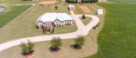 المنشأة من الخارج