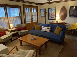 Smart TV, video games - Historic and unique home on the hill, blocks away from the Marietta Square. (Marietta)