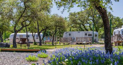 Glamping in Spicewood TX Hill Country~ The Kit at Green Acres