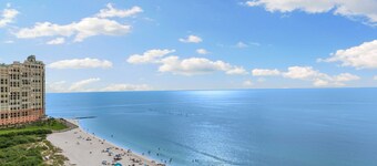 Full Reno: Pristine Cozy Beachfront Penthouse Condo: SW1702-best location 