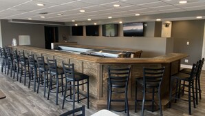 Lunch and dinner served - The Lakes Country Club (Marseilles)