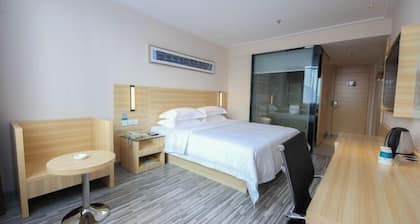 City Comfort Inn Hotel (Liuzhou Wuxing Pedestrian Street Yintai City)