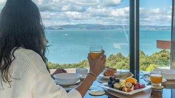 Villa Serenity | In-room dining