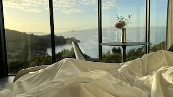 1 bedroom, premium bedding, memory-foam beds, in-room safe