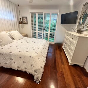 3 bedrooms, iron/ironing board, free WiFi, bed sheets - Charms Luxury Beachside Villa  (Byron Bay)