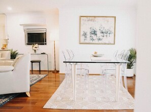 Dining - Charms Luxury Beachside Villa  (Byron Bay)