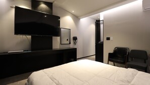 Premium Double Room | Desk, laptop workspace, WiFi (free), individually furnished - Dubai Hotel (Dangjin)