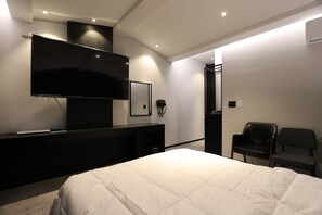 Premium Double Room | Individually furnished, desk, laptop workspace, free WiFi - Dubai Hotel (Dangjin)