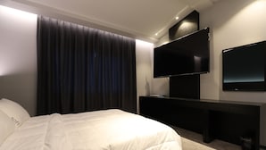 Deluxe Double Room | Desk, laptop workspace, WiFi (free), individually furnished - Dubai Hotel (Dangjin)
