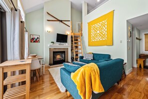 TV, fireplace, books, stereo - Saddleback - South Branch Condo 11-3 - ski-in/ski-out (Rangeley)