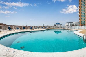 Piscina all'aperto, una piscina riscaldata