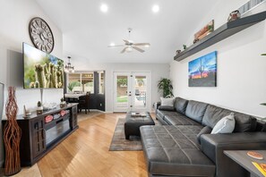 Smart TV, fireplace