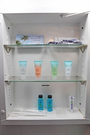 Combined shower/bathtub