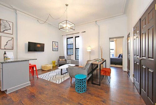 Brownstone retreat Prime location near the Park