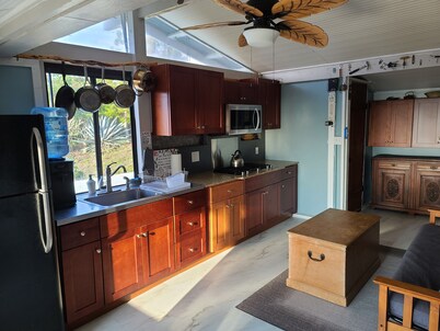 Off grid Cottage on a small farm, fabulous ocean views. 