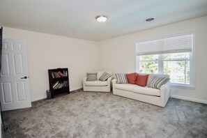 Smart TV - Family Villa w/ Private Pool, Trolley Ride to Beach/Attractions (Bethany Beach)