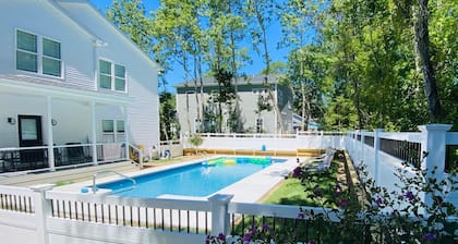 Family Villa w/ Private Pool, Trolley Ride to Beach/Attractions