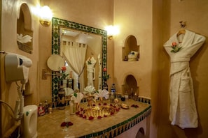 Bathroom - Room in B&B - Riad Anabel - Canelle Spacious Double Room (Marrakech)