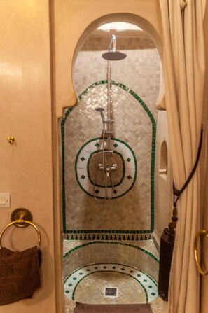 Room, 1 Bedroom, Patio, Garden View | Bathroom - Room in B&B - Riad Anabel - Canelle Spacious Double Room (Marrakech)