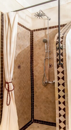 Room, 1 Bedroom, Balcony, Garden View | Bathroom - Room in B&B - Riad Anabel - Bougainvillier Double (Marrakech)
