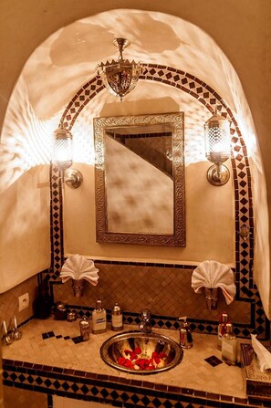 Chambre, 1 chambre, balcon, vue jardin | Détail de l’intérieur