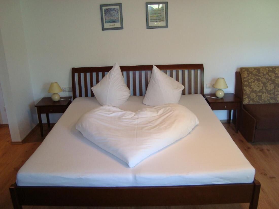 Room, 2 Bedrooms, Smoking, Balcony | 2 bedrooms