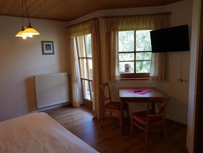 Zimmer, 2 Schlafzimmer, Raucher, Balkon | 2 Schlafzimmer