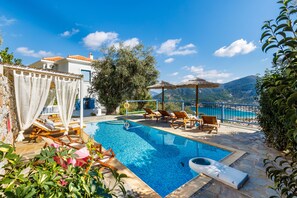 Pool - Villa Avaton With Magnificent sea View and Skopelos Town (Skopelos)