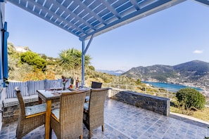 Villa, 3 habitaciones, para fumadores, alberca privada | Restaurante al aire libre