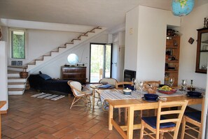 Villa, 2 Bedrooms, Balcony, Garden View | Dining - Villa Dolce Far Niente (Itri)