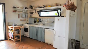 Villa, 2 Bedrooms, Balcony, Garden View | Interior