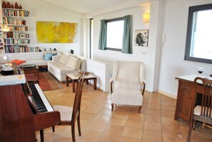 Villa, 2 Bedrooms, Balcony, Garden View | Living area - Villa Dolce Far Niente (Itri)